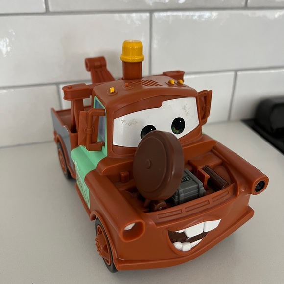 Disney Cars Tow Mater Hide and Spy Electronic Game - Picture 4 of 4